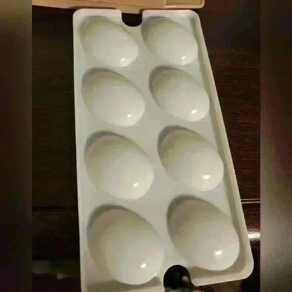 Vintage  Tupperware Deviled Egg Carrier - Picture 4 of 7